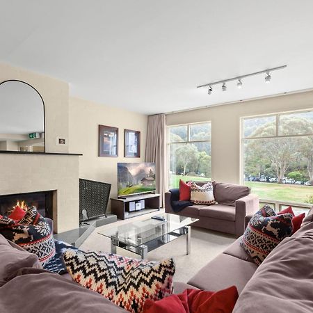 Village Green 2 Bedroom Loft Townhouse With Views Fireplace And Garage Parking Thredbo Exteriör bild