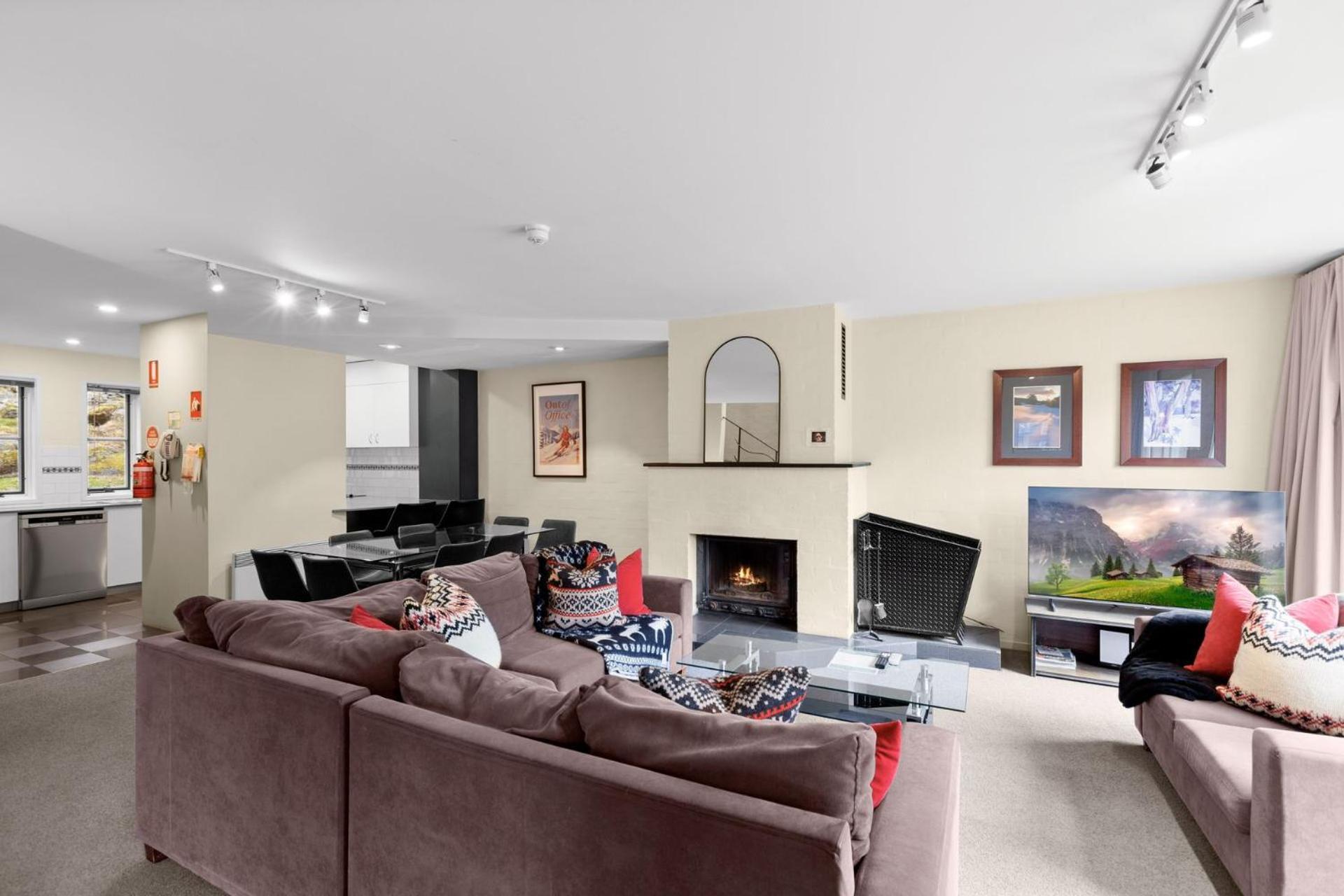 Village Green 2 Bedroom Loft Townhouse With Views Fireplace And Garage Parking Thredbo Exteriör bild