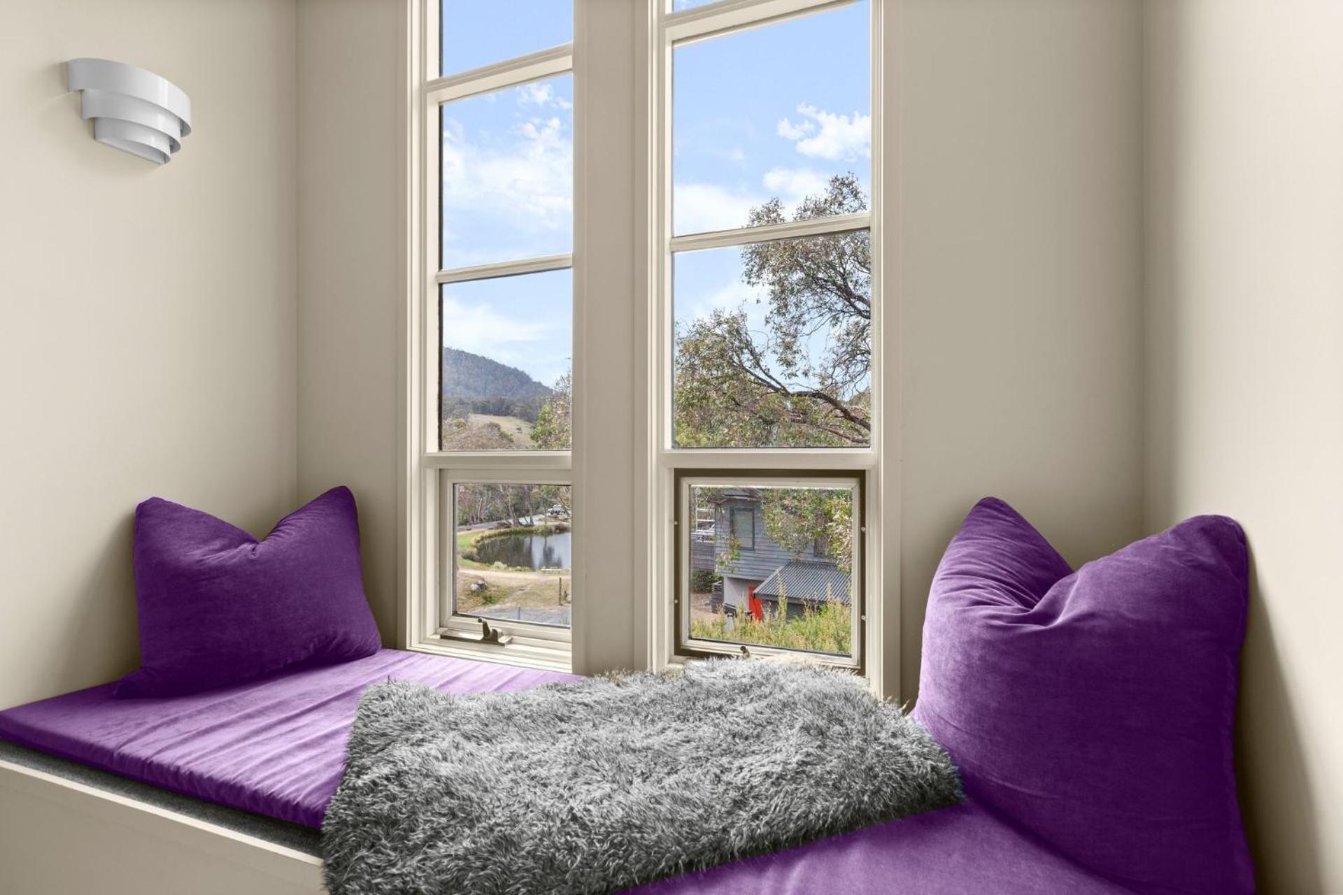Village Green 2 Bedroom Loft Townhouse With Views Fireplace And Garage Parking Thredbo Exteriör bild