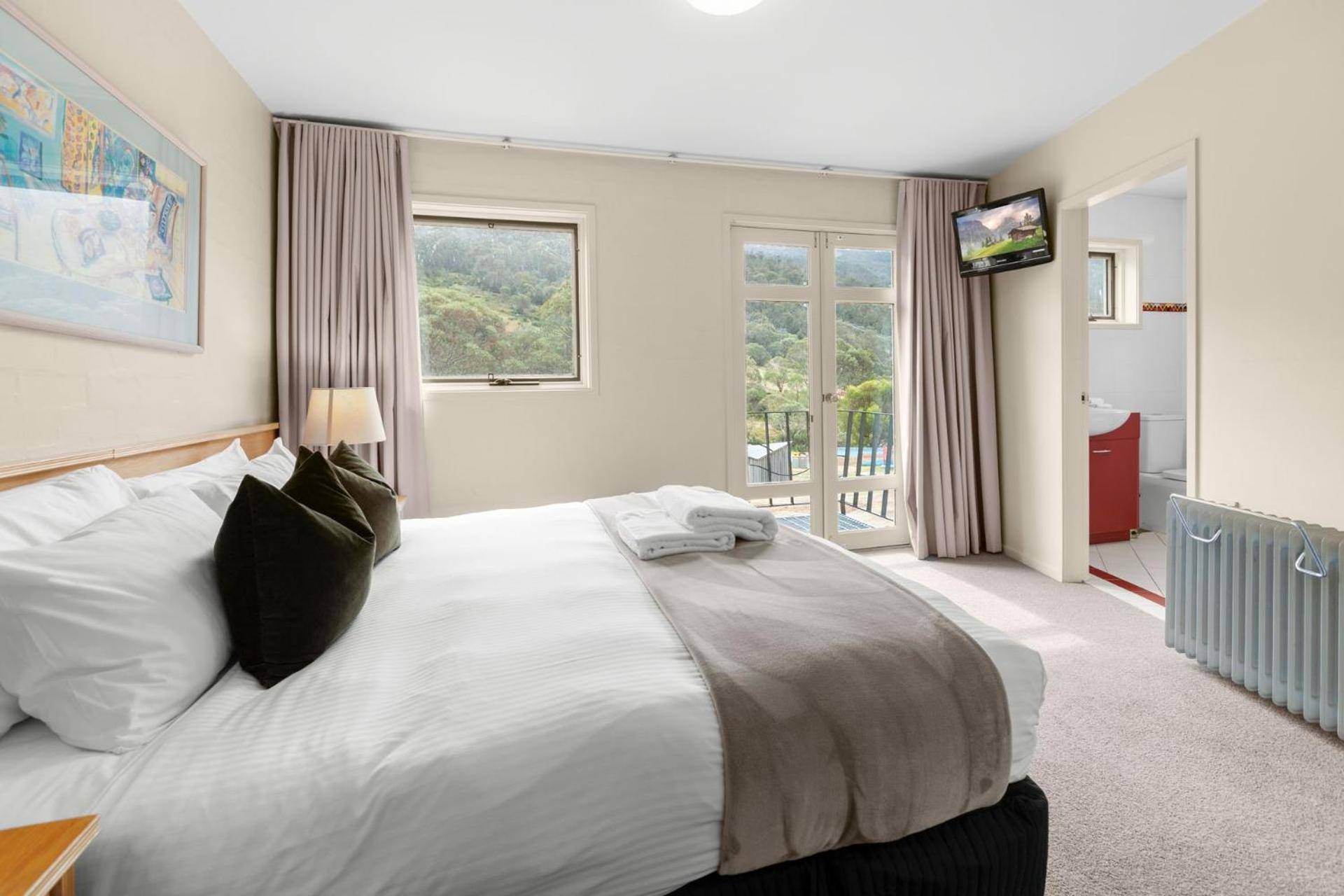 Village Green 2 Bedroom Loft Townhouse With Views Fireplace And Garage Parking Thredbo Exteriör bild
