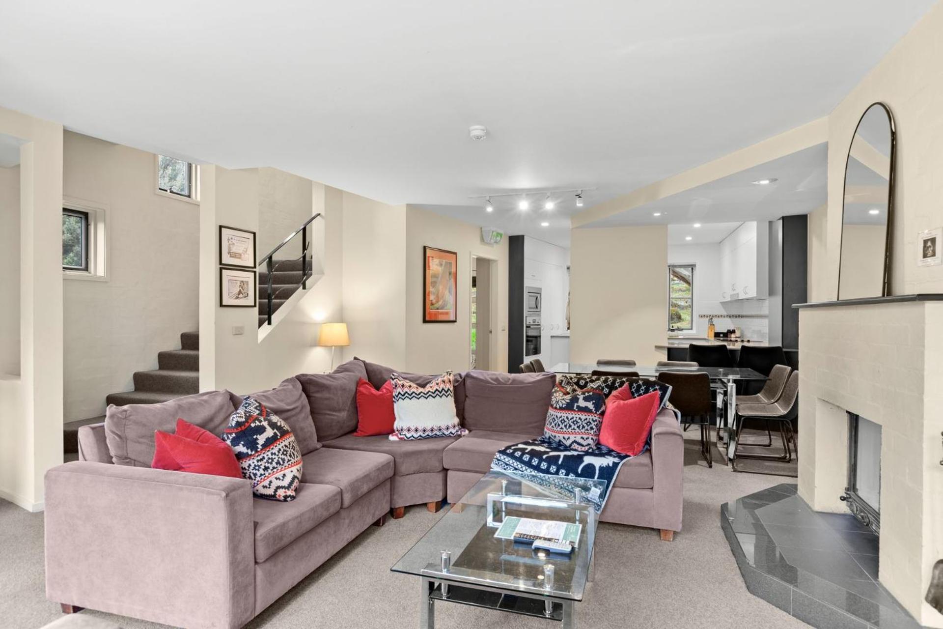 Village Green 2 Bedroom Loft Townhouse With Views Fireplace And Garage Parking Thredbo Exteriör bild
