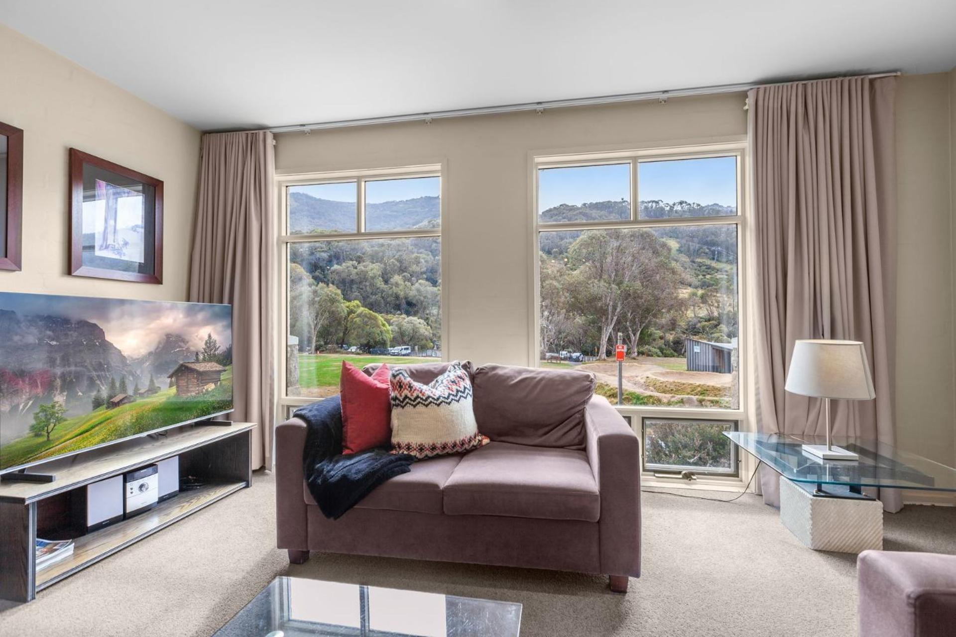 Village Green 2 Bedroom Loft Townhouse With Views Fireplace And Garage Parking Thredbo Exteriör bild