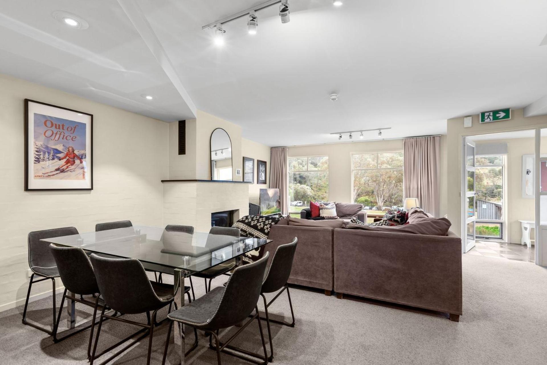 Village Green 2 Bedroom Loft Townhouse With Views Fireplace And Garage Parking Thredbo Exteriör bild