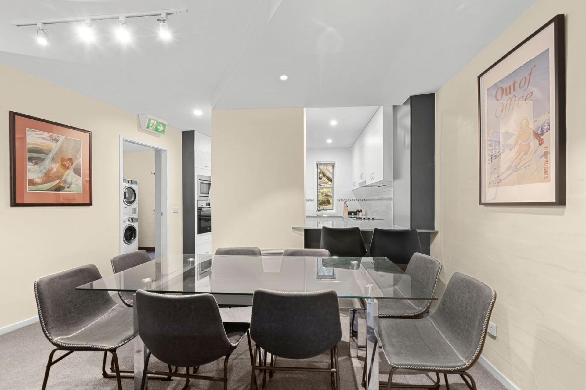 Village Green 2 Bedroom Loft Townhouse With Views Fireplace And Garage Parking Thredbo Exteriör bild